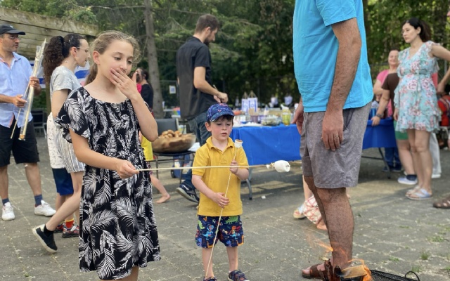 Hundreds gather for London BBQ supporting Israel | 