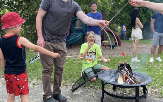 Hundreds gather for London BBQ supporting Israel | 