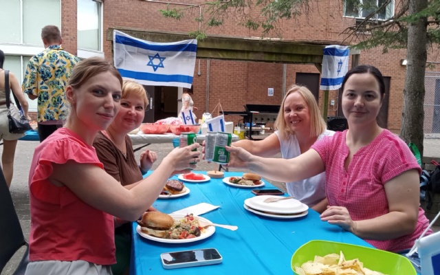 Hundreds gather for London BBQ supporting Israel